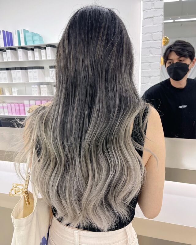 Looking for light color but worried about high maintenance regrowth touch up ? Try Gradient Balayage Ombre with shadow roots while maintaining your dark Virgin hair ✨

One of our signature service - Airtouch Balayage Ombre✨

We cater our services & techniques base on your face shape , skin tone , hair texture , hairstyle , hair goal , hair needs , hair condition and duration we have with you ✨

@kamihairgroup 

Hair by @jasonlim_kami 

Hair Color @milbonmalaysia @addicthy_color 

Treatment @olaplexmalaysia 

#kami #kamisalon #kamihairgroup #damansaraperdana #petalingjaya #selangor #malaysia #hairsalonmalaysia #malaysiahairsalon #hairbyglenhew #hairbyjasonlim #samrestyle #balayage #balayagehaircolor #blondebalayageombre #blondebalayagehair #blondebalayageombre #balayaged #asianbalayage #balayageonasianhair